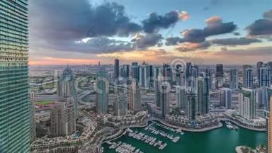 迪拜码头摩天大楼和朱美拉湖塔从阿联酋的最高空中时间推移。